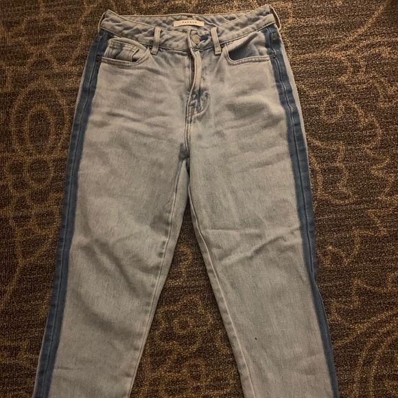 Pacsun Highwaisted Stripped Mom Jeans Light Wash - Picture 1 of 3